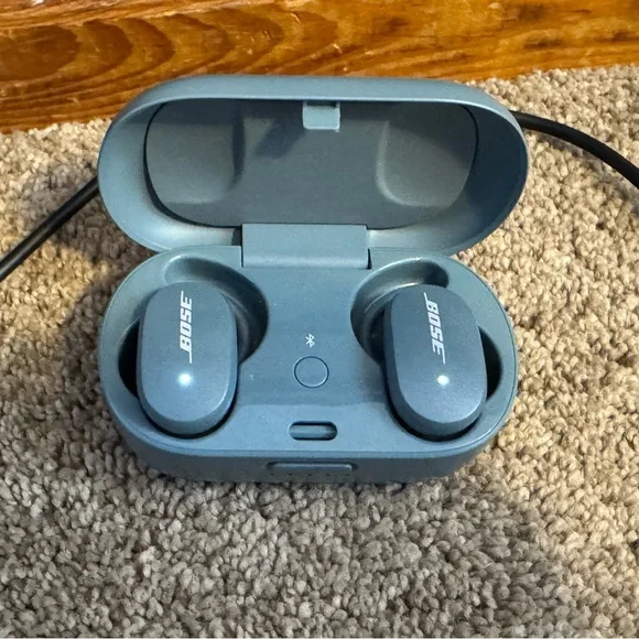 Bose Quiet Comfort Blue Earbuds with Charging Case - Picture 2 of 5